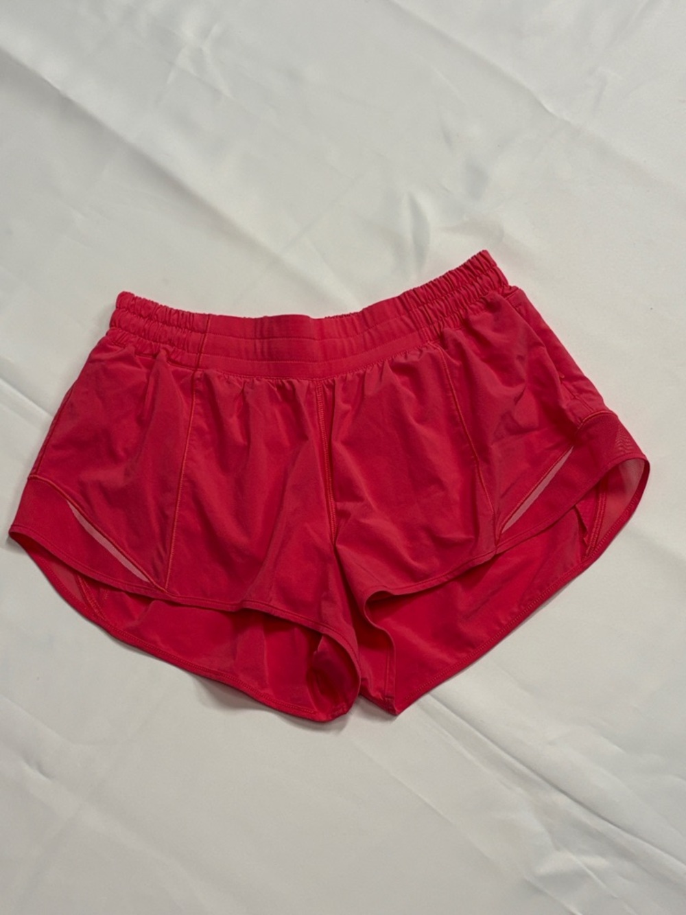 LULEMON ATHLETICA HOTTY HOT LOW RISE SHORT!